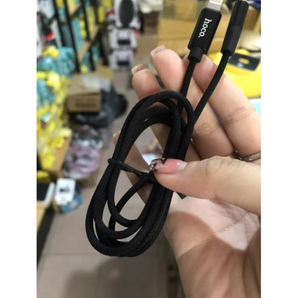 Cáp chuyển lighting sang 3.5 UPA13. Lấy nhạc từ