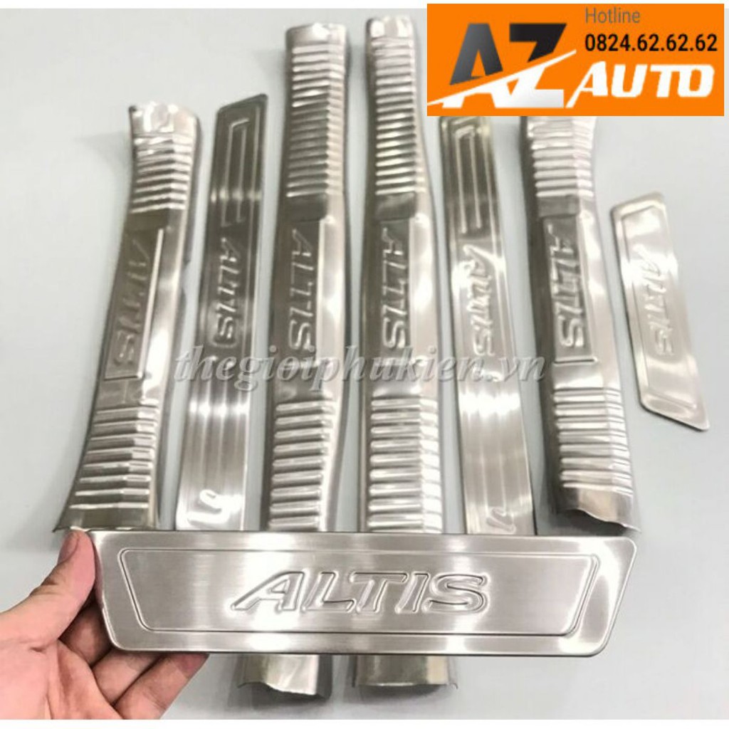 Bộ Ốp bậc, Nẹp bước chân Toyota Corolla Altis 2016-2022 - INOX(hàng cao cấp)