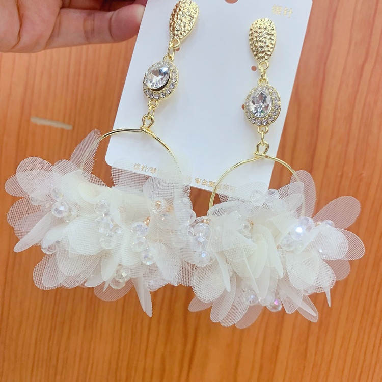 Bông Tai Hình Hoa Đính Kim Cương Pha Lê Màu Be Phong Cách Hàn Quốc Thời Trang Cho Nữ