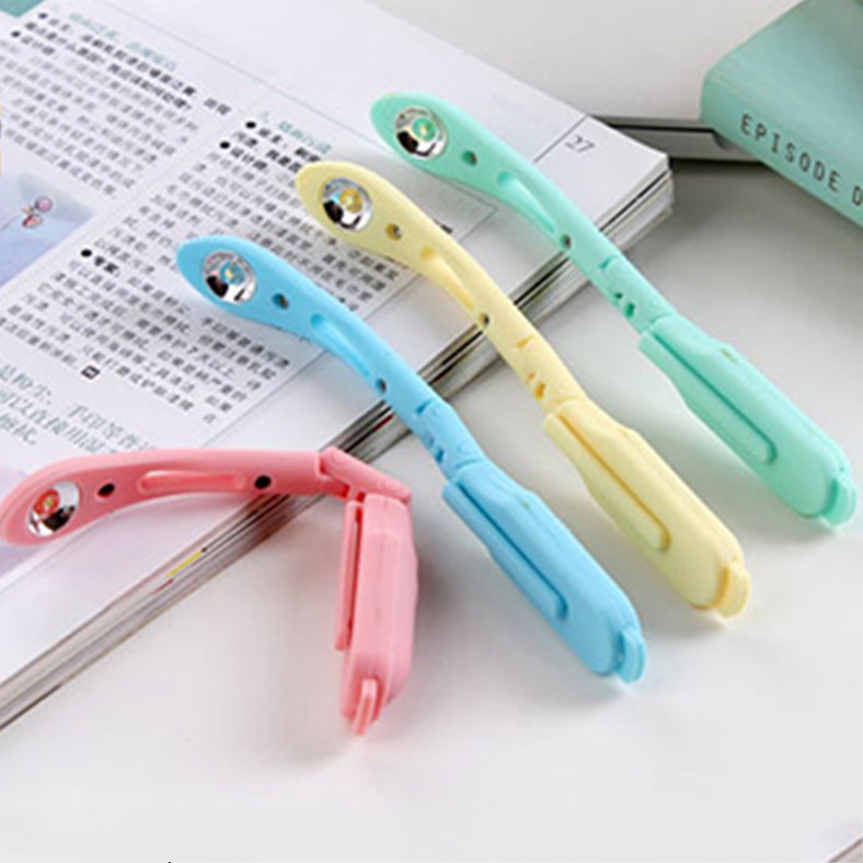 Đèn LED mini có móc gắn để đọc sách