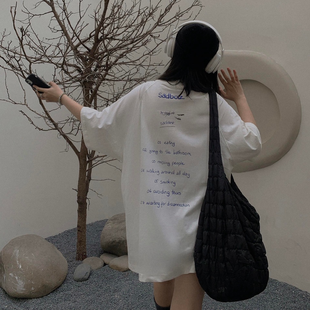 Áo thun SADDINO TEE - WHITE / BLACK 🦖Tặng kèm bộ STICKER SADBOIZ🧩 (88k). Sadboiz Chính hãng, hàng có Sẵn. | BigBuy360 - bigbuy360.vn