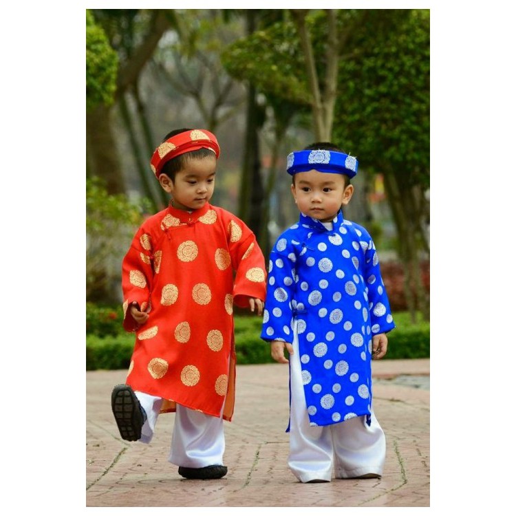 Áo dài bé trai gấm thái tuấn màu đỏ kèm khăn đóng