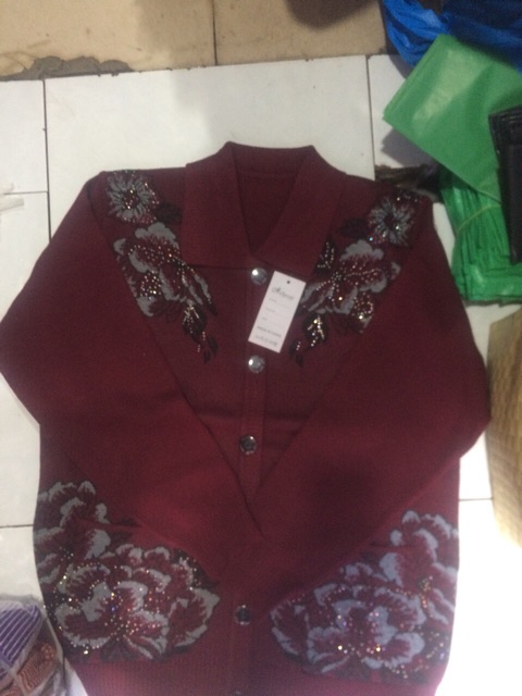 Áo khoác len bà già