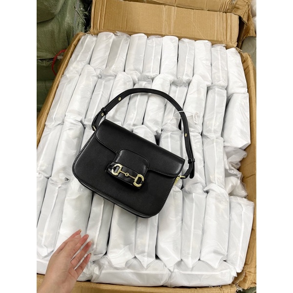 Túi xách nữ Gu•Cci có dây đeo chéo, có khoá bấm đầy đủ, chất da bóng mịn nét căng