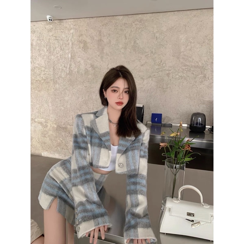 Set áo khoác croptop kẻ caro dạ lông tay loe chân váy ngắn cạp cao xẻ tà xanh