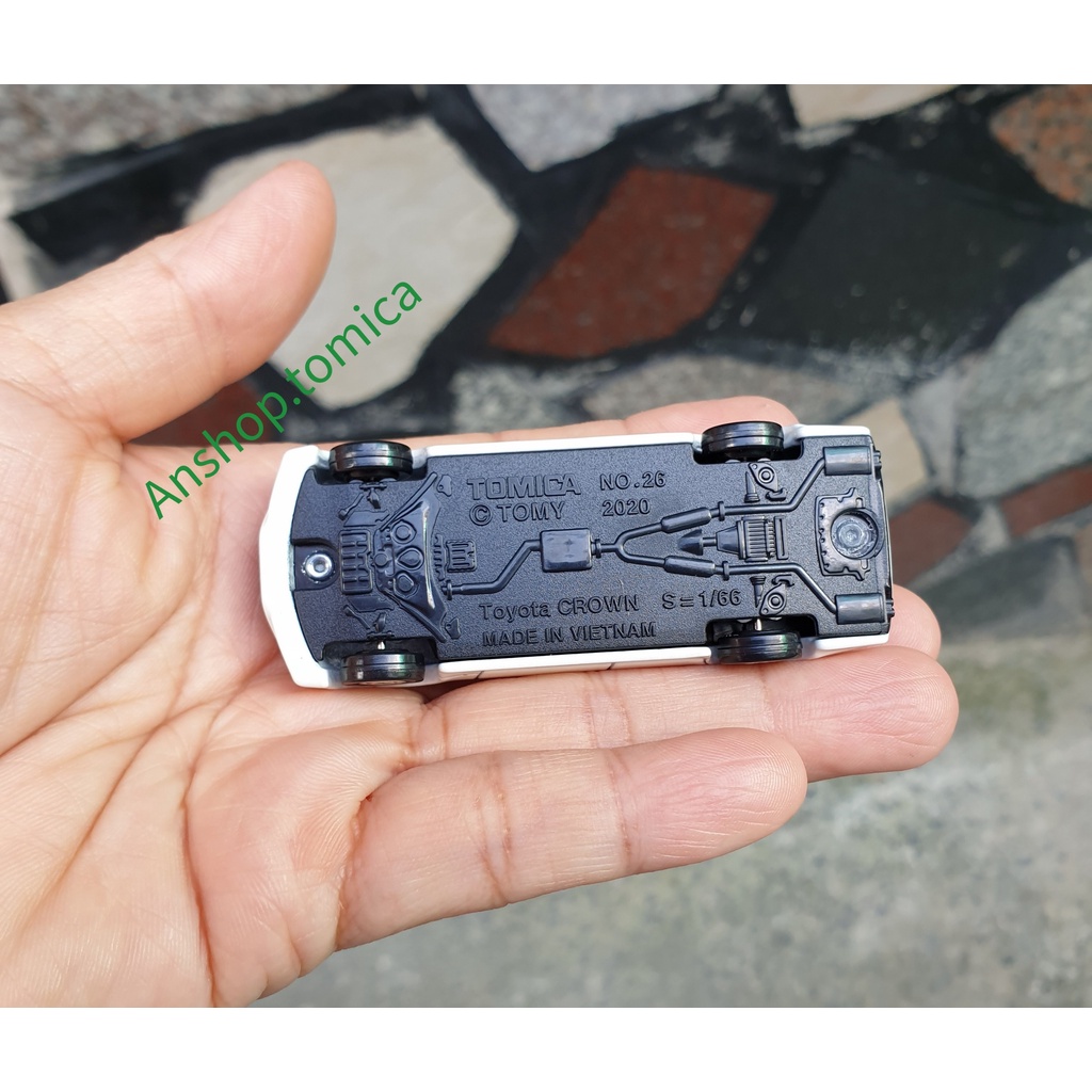 Xe mô hình tĩnh tomica Nhật Bản - Toyota Crown màu trắng