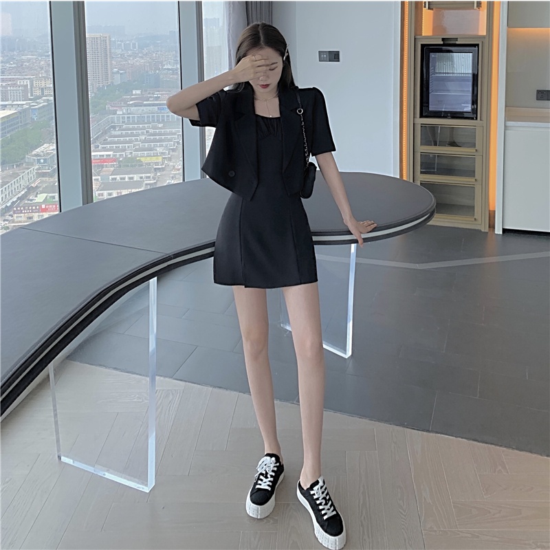 Bộ đồ 2 món gồm đầm hai dây ôm dáng + áo khoác vest thời trang Hàn Quốc ngọt ngào cho nữ (có bán lẻ)