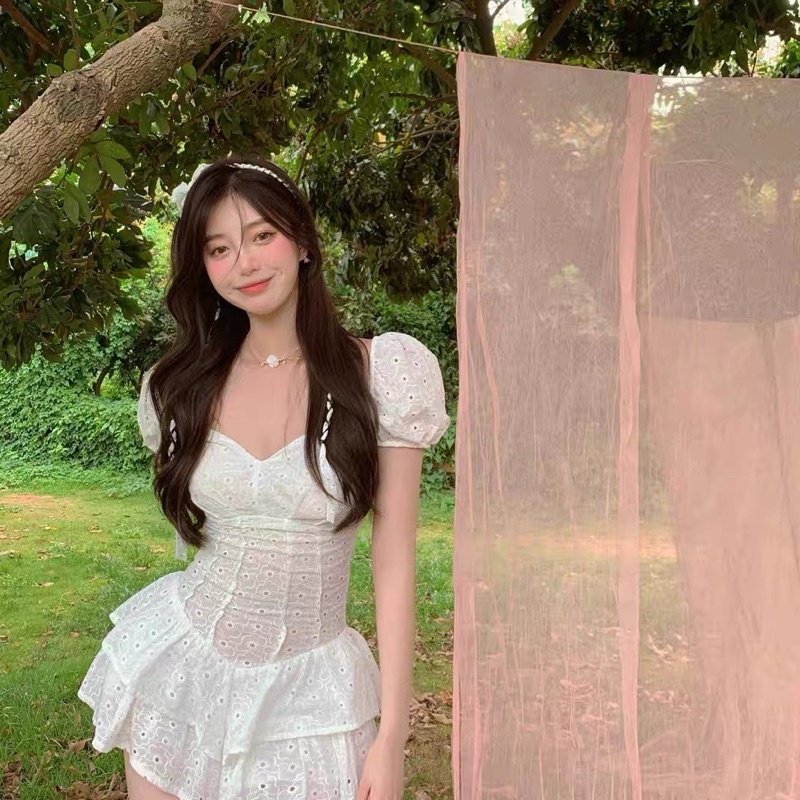 Váy Đầm Tầng Hoa Nổi Cổ Tim Chiết Eo Corset Tặng Kèm Quần Váy
