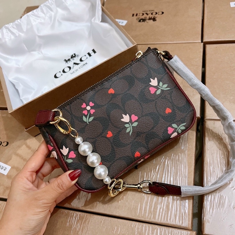 Túi xách nữ mini Coach Nolita kẹp nách xinh xắn, tặng kèm móc ngọc