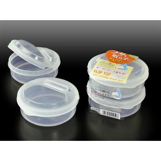 2 hộp nhựa tròn nhỏ đựng thực phẩm, tròn, 210ml, nắp mở đứng vuông góc, sx tại Nhật. Đường kính 10,5cm cao 4,3cm. D9593