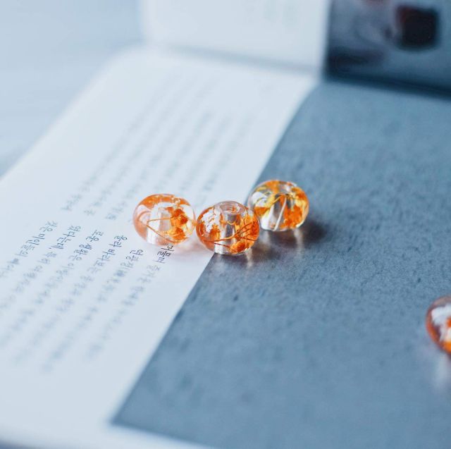 Hạt charm resin vừa tất cả các vòng tay( khách inbox chọn màu nhé)