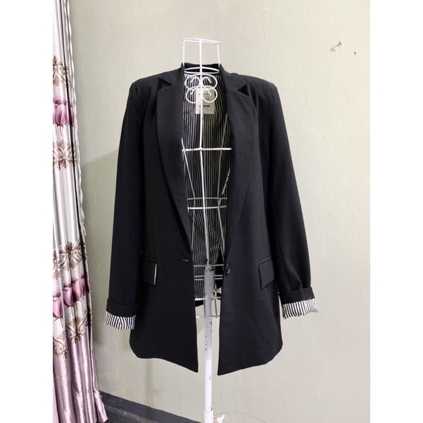 Áo vest / blazer dáng suông màu đen