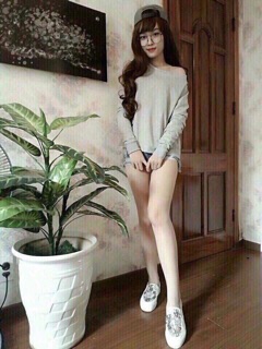 Áo lệch vai tay dài