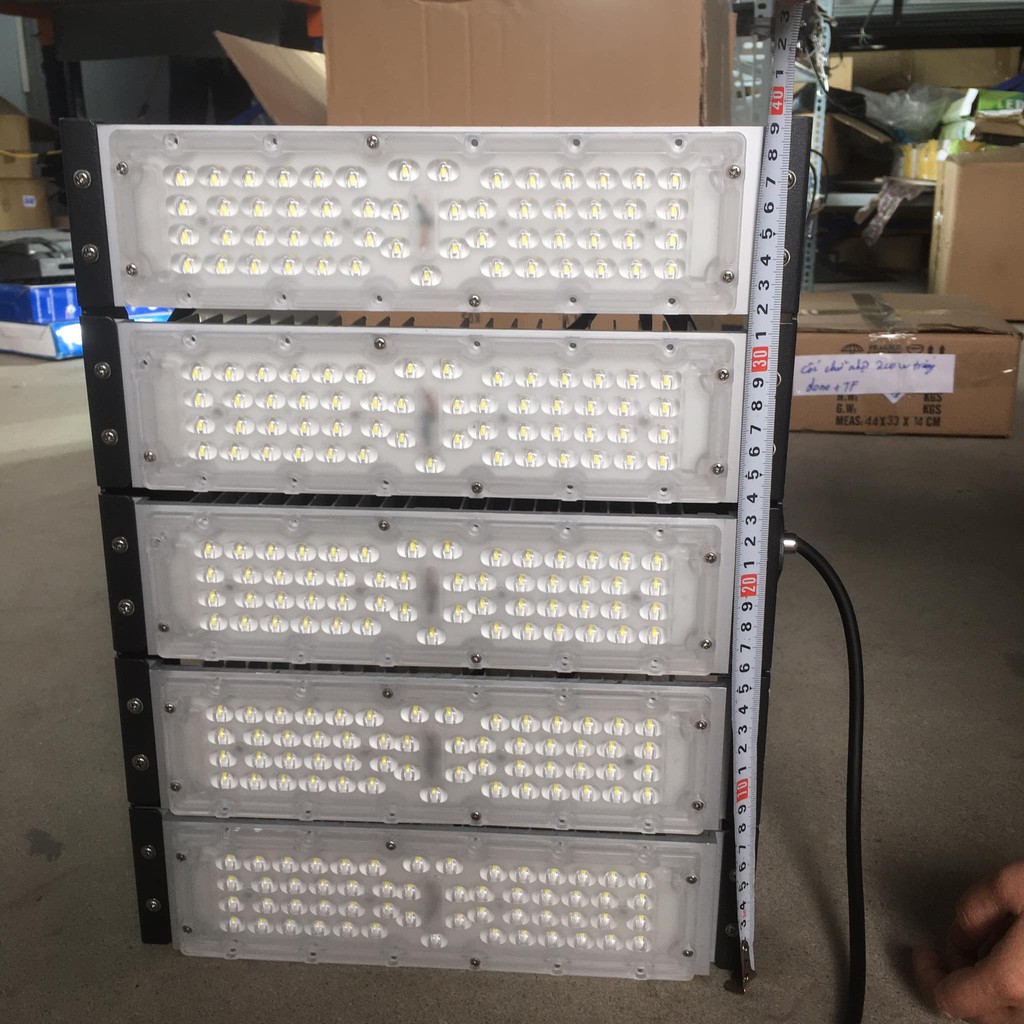 Đèn chiếu sân tennis 250W cao cấp, siêu sáng