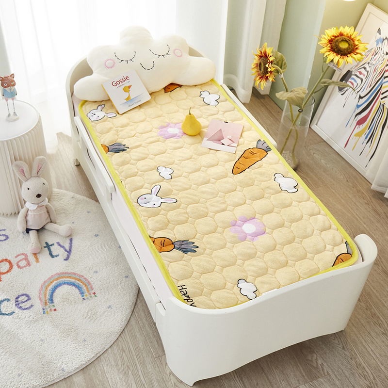 Tấm trải giường vải Flannel ấm áp thoải mái in họa tiết hoạt hình dễ thương cho bé