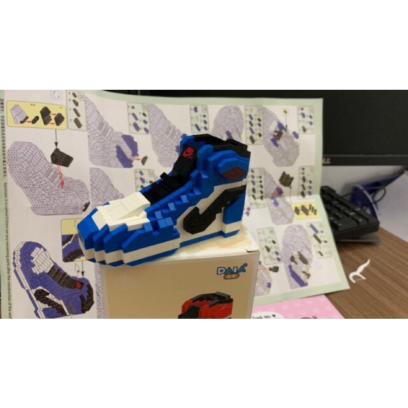 Đồ Chơi Lắp Ráp Giày Jordan LEGGOZONE Dấu Nổi 5 Màu