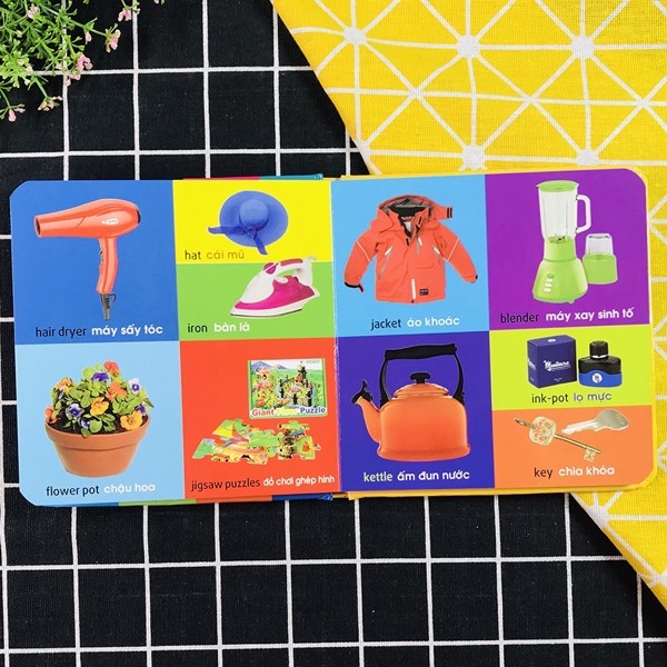 Sách: 101 Từ Đầu Tiên - Đồ Dùng Thân Thiết