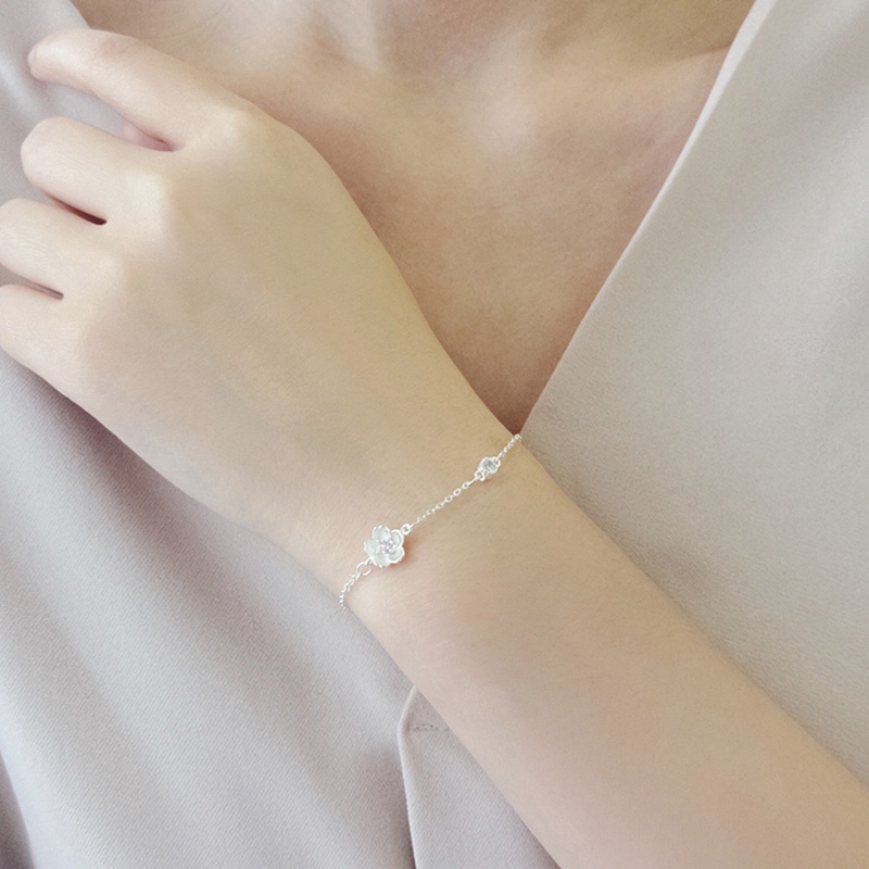 Vòng Tay Mạ Bạc Mặt Hoa Đính Đá Pha Lê Đơn Giản