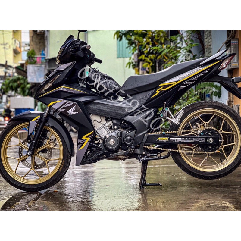 tem rời winner đen nhám vàng rs