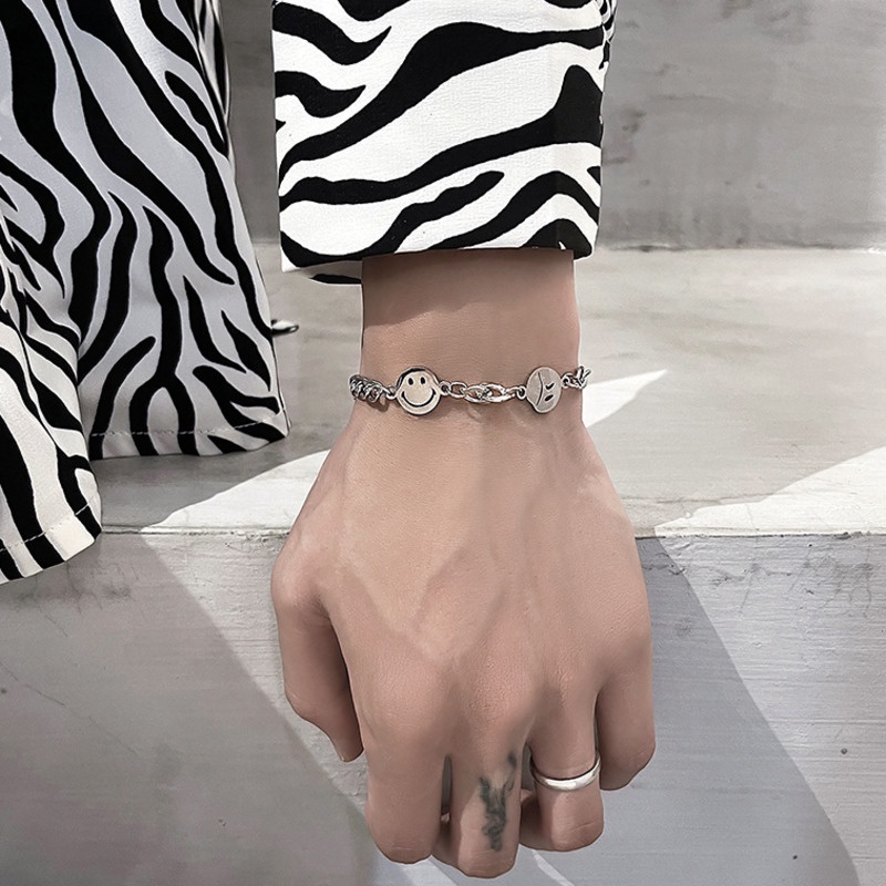 Vòng tay thép titan mặt cười phong cách hip hop cổ điển thời trang