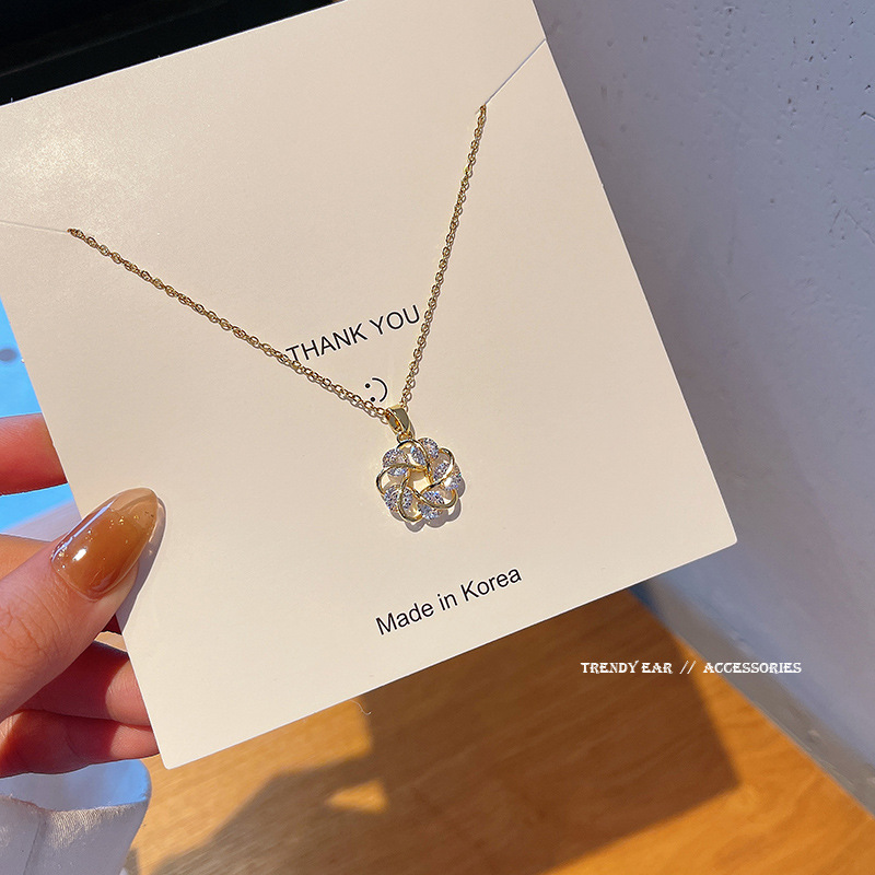 Vòng cổ thép titan mặt hoa xinh xắn thời trang 2021 cho nữ