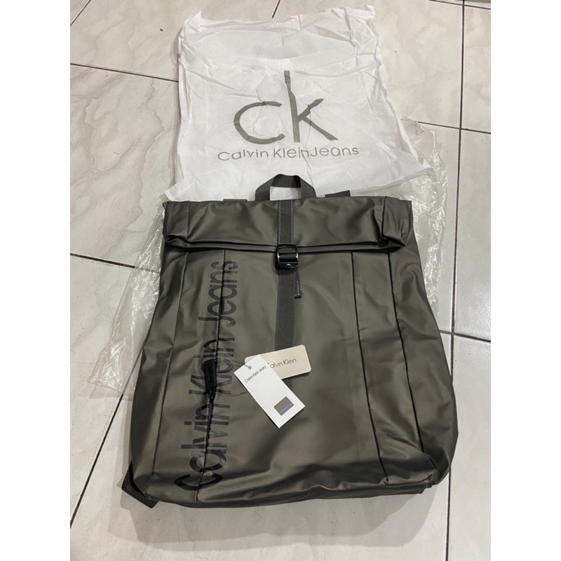 Túi đeo hông Calvin KLEIN ROLLTOP BACKPACK / CK đựng nước