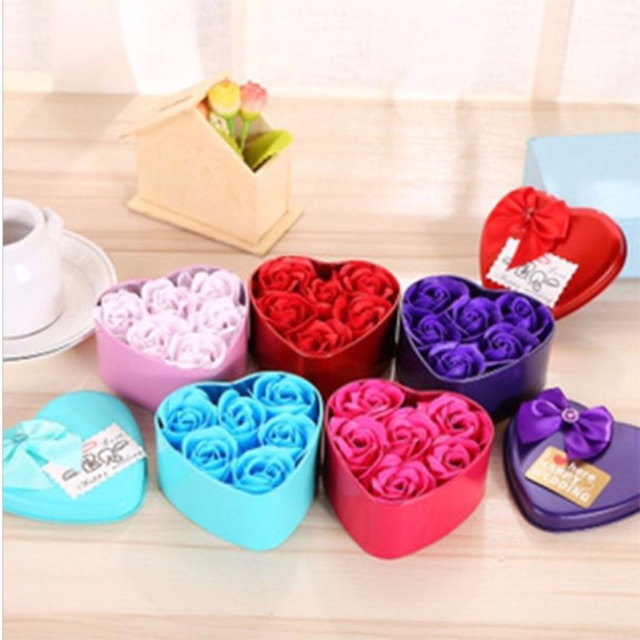 Hoa hồng sáp thơm 7 bông hộp trái tim