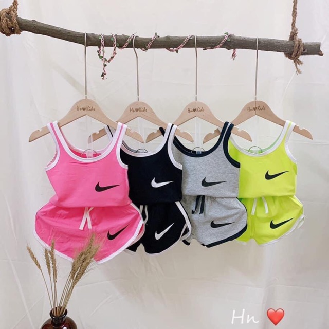 Bộ ba lỗ dấu phẩy cho bé gái
