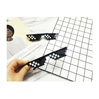 Kính ngầu màu đen