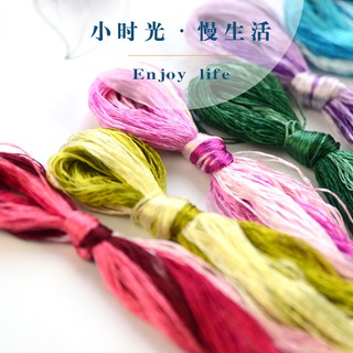 Cuộn Chỉ Lụa Thêu Nhiều Màu Sắc Đa Dạng
