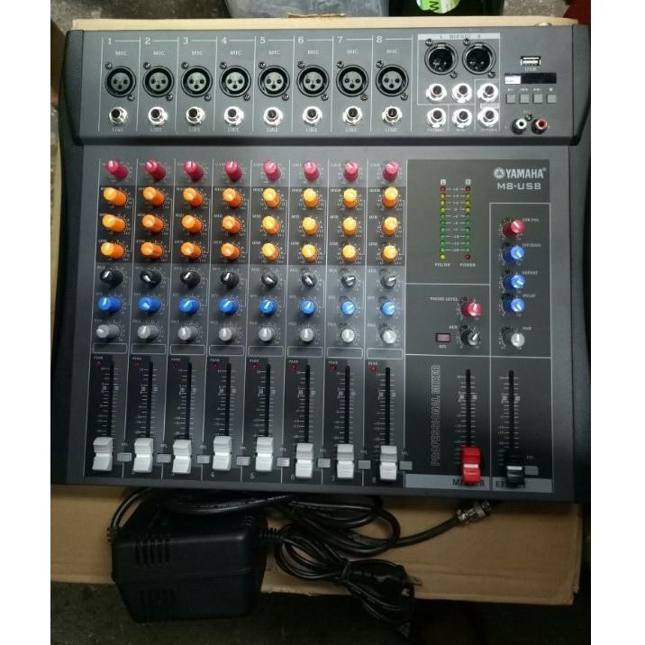 mixer yamaha M8