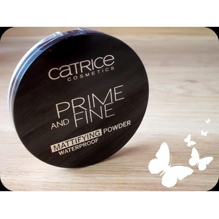 Phấn phủ chống thấm nước Catrice Prime And Fine Mattifying Powder Waterproof.