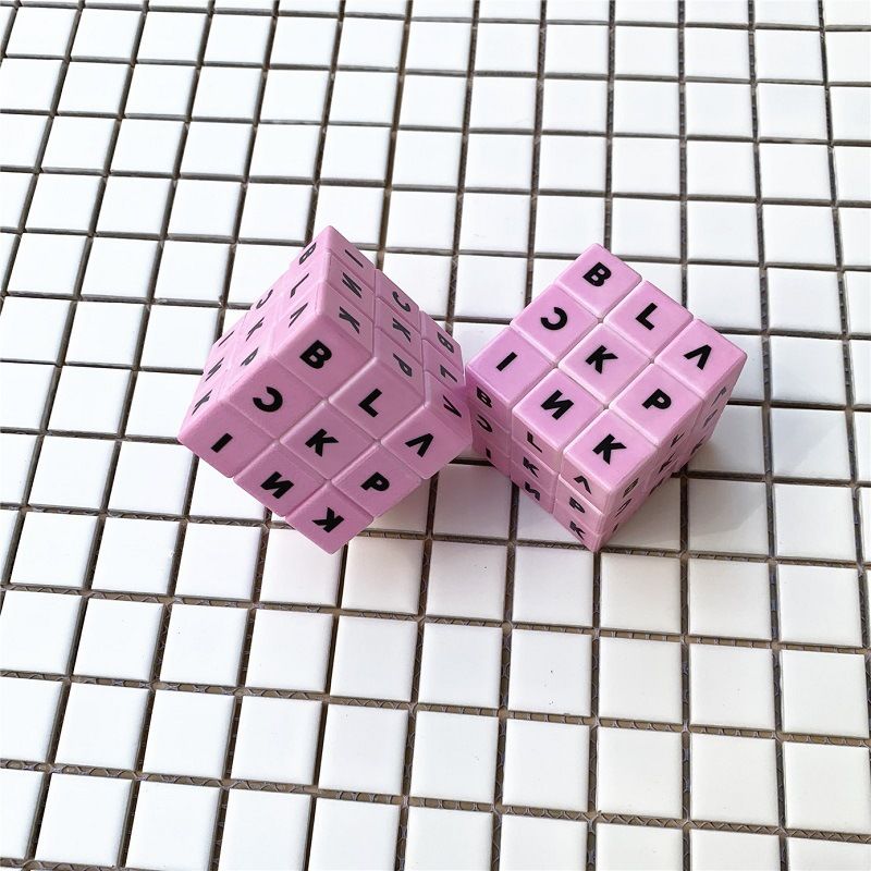 Khối rubik in chữ nhóm nhạc Blackpink