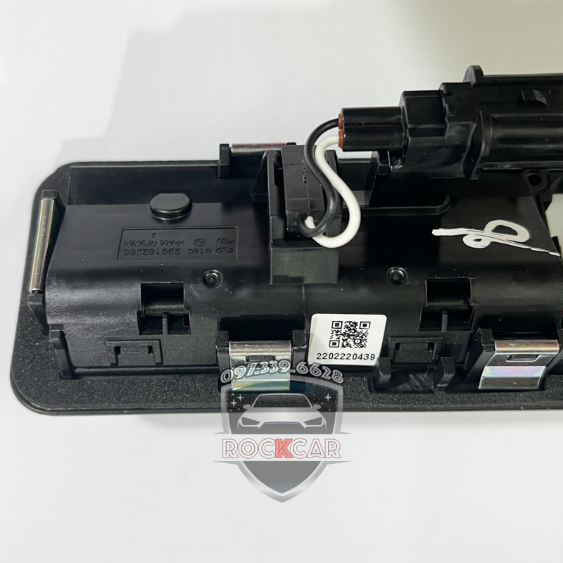 Công tắc mở cốp xe Hyundai Accent & Hyundai Elantra, nhập khẩu chính hãng từ Hyundai Mobis Hàn Quốc