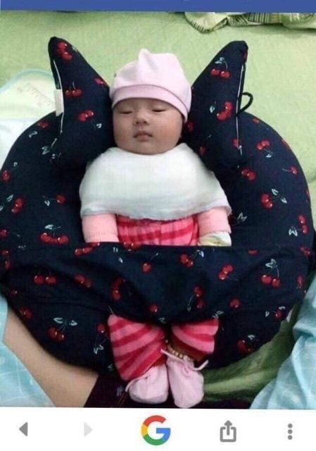 Gối chữ C chống trào ngược cho bé