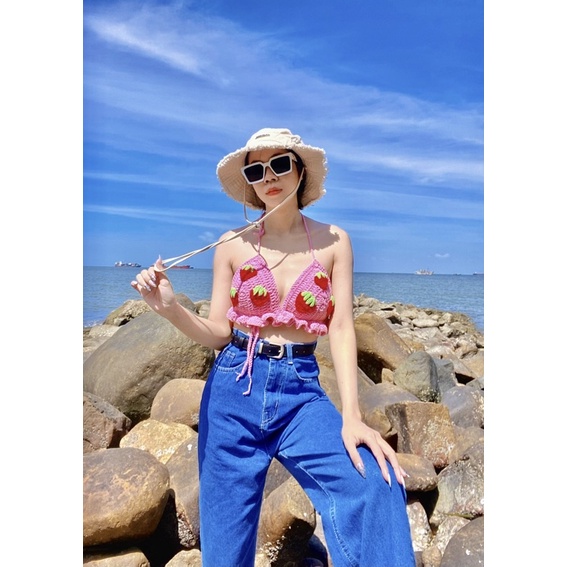 Áo bikini len móc đính quả dâu đi biển