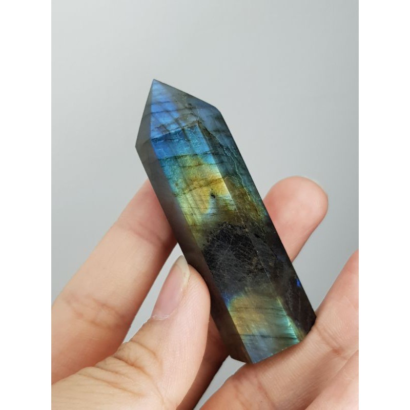 Trụ Labradorite đá xà cừ dùng trong thanh tẩy Tarot, thiền định