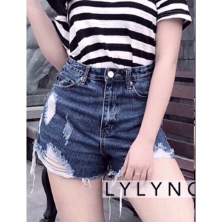 Quần shorts nữ rách bụi