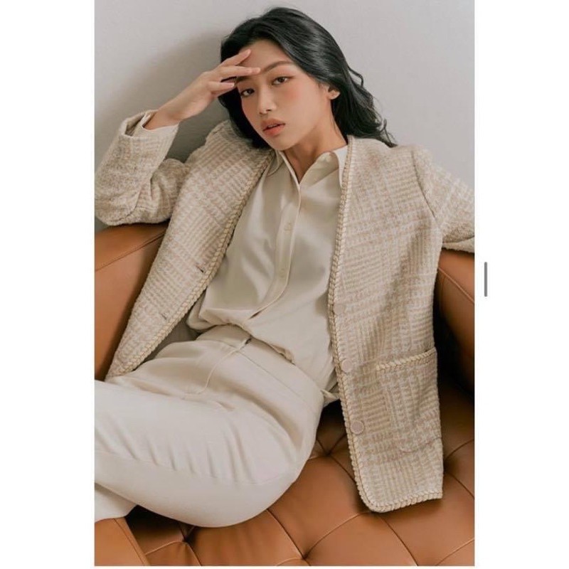 Pass áo sơ mi Mixxo màu xanh và kem size M
