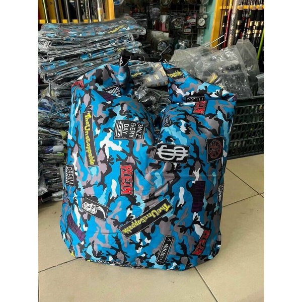 Túi đựng đồ chất vải rằn ri, dày dặn và chống thấm nước, có 3 kích thước để lựa chọn, gấp gọn dễ dàng