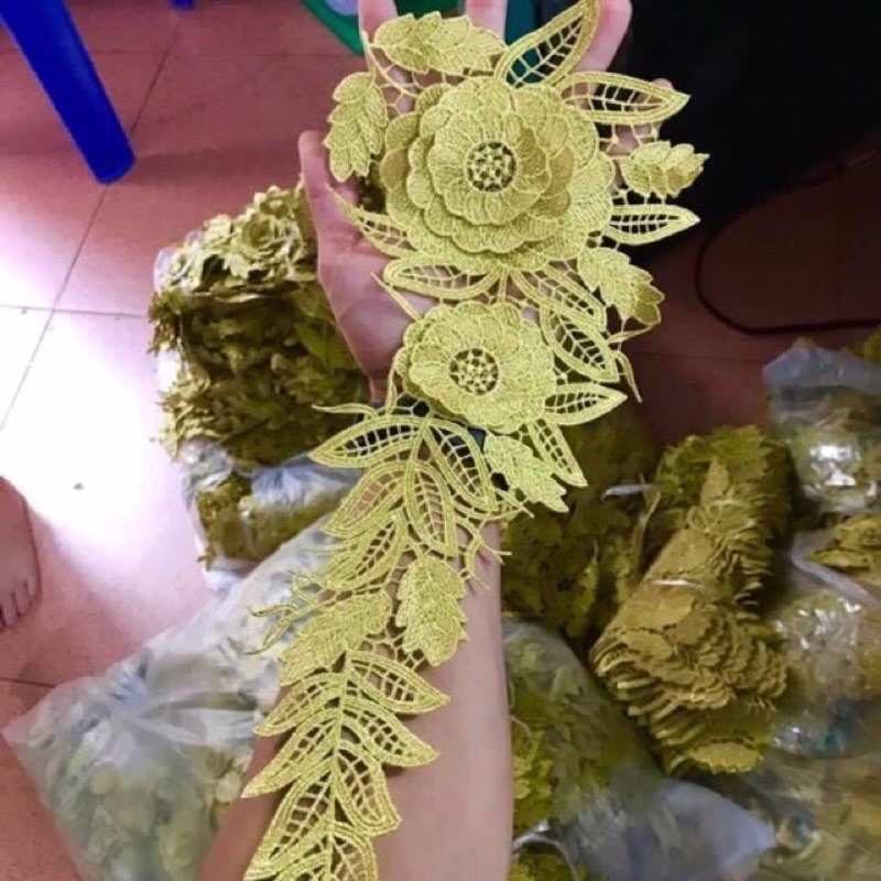 hoa thêu vàng đồng cặp đối xứng đính áo dài, áo cưới, đầm dạ hội