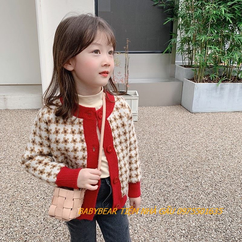 Áo khoác len lót nỉ viền đỏ nâu họa tiết cho bé gái xinh xắn đáng yêu
