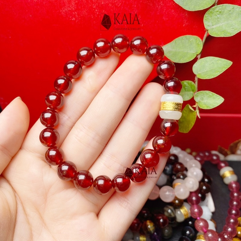 Vòng tay phong thuỷ Ngọc Hồng Lựu 8 ly mix Lu thống Điền Hoà thiên nhiên - KAIA