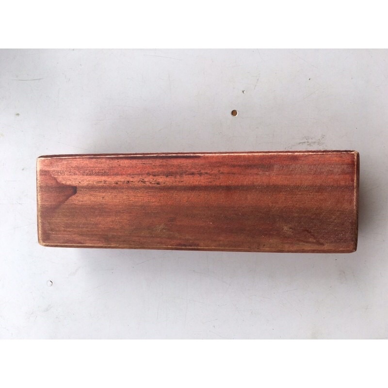 Cục ủi gỗ hình chữ nhật  dùng để đập vải sau khi dùng bàn ủi điện