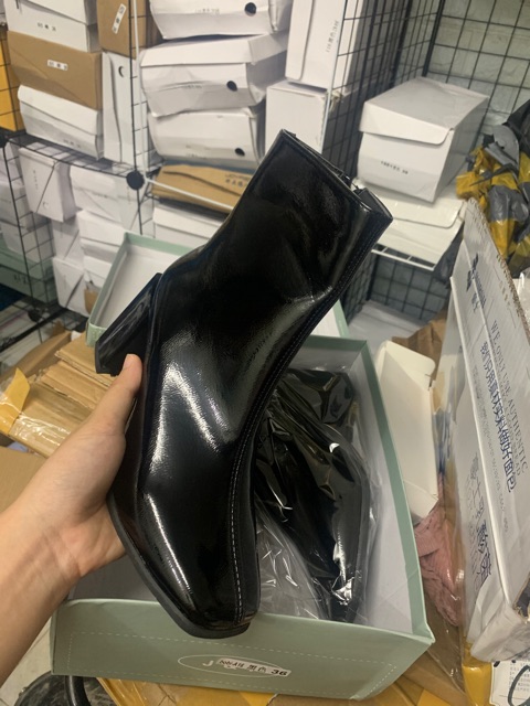 [ SẴN ] Boots mũi vuông gót 7cm da bóng sang chảnh | BigBuy360 - bigbuy360.vn