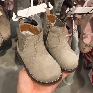 Boots HM giá web canh salee , đi lên chân bé mix đồ đẹp lắm nha các mẹ sắm cho bé yêu nhaaaaaaaaaaaaaaaaaaaaaaaaaaaaaaaa