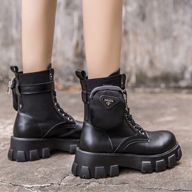 Boots cổ cao đế dày đen Dr Martens Prada giống RED VELVET IRENE