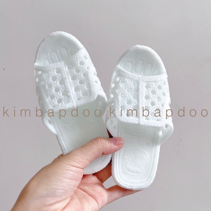 Guốc mộc, Guốc quai kẹp, dép tổ ong truyền thống cho bé