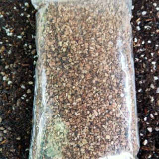 Đá Vermiculite ( Giá thể trồng Sen Đá-Xương Rồng) 500g