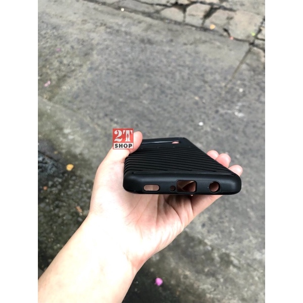 ỐP LƯNG CHỐNG SỐC LG V60 THINQ MẶT LƯNG KẺ RÃNH, CÁ TÍNH